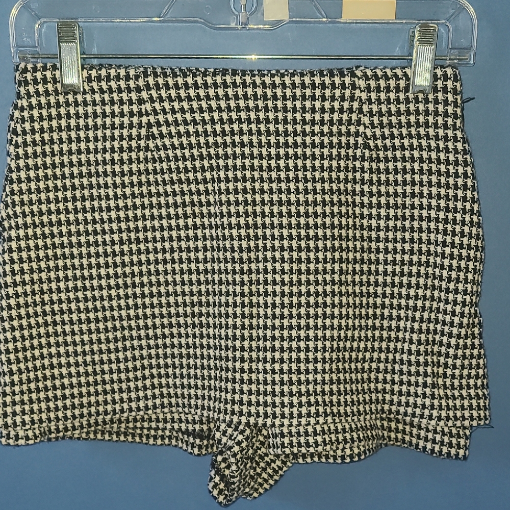 Zara Women"s Houndstooth Skorts
